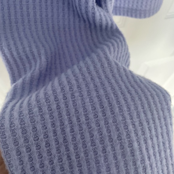 Cropped soft purple sweater! - Picture 2 of 3